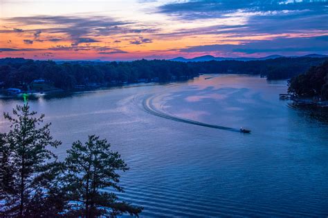 (WDBJ) - Summer plans on Smith Mountain Lake have come to a cautionary halt as an algae bloom affects the waters. . Weather smith mountain lake virginia